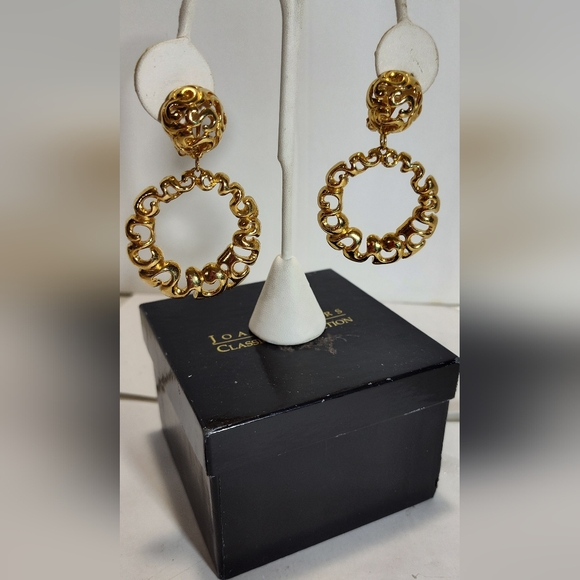 Classy Gold Filigree Hoop Clip On Earrings NWOT - Picture 1 of 2